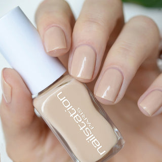 chapeau de paille | Shimmer nude nail polish