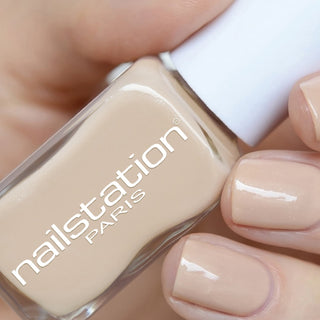 chapeau de paille | Shimmer nude nail polish