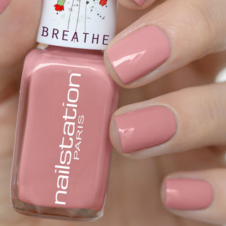 maestro | Breathable and water permeable nail polish | Light fuchsia pink